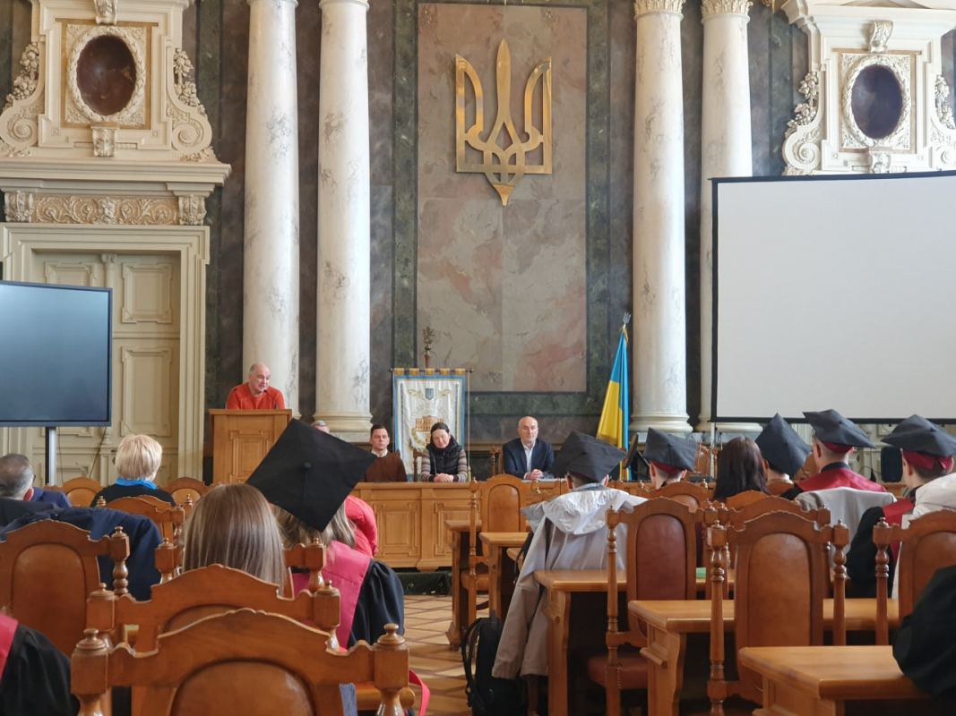 Фото із вручення дипломів