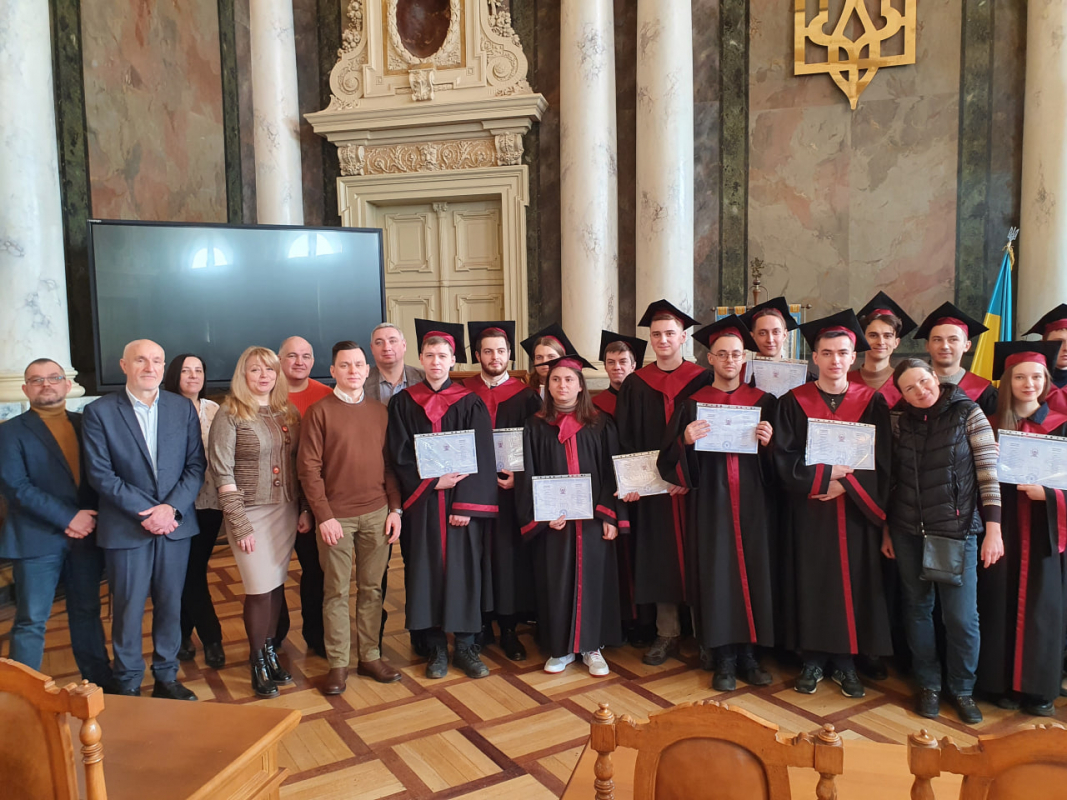 Фото із вручення дипломів