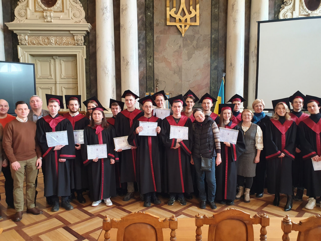 Фото із вручення дипломів