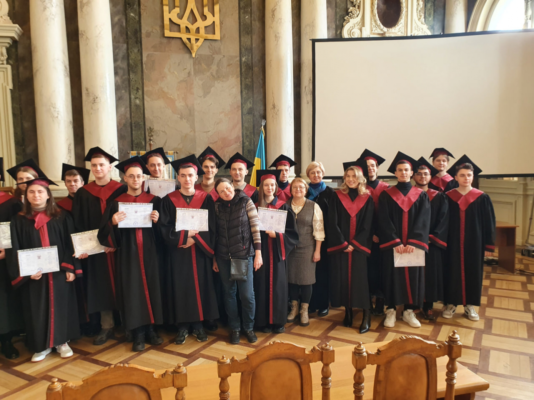 Фото із вручення дипломів