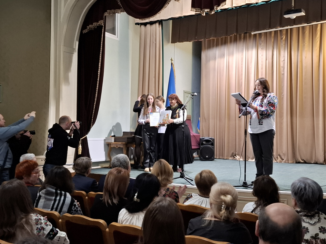 Фото з нагородження переможців конкурсів