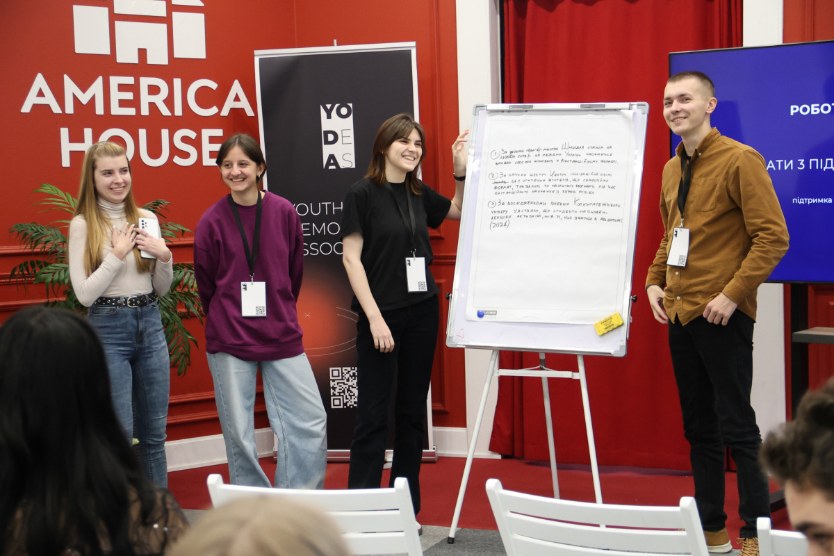 Рената Думнич із колегами