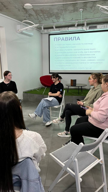 Рената Думнич із колегами