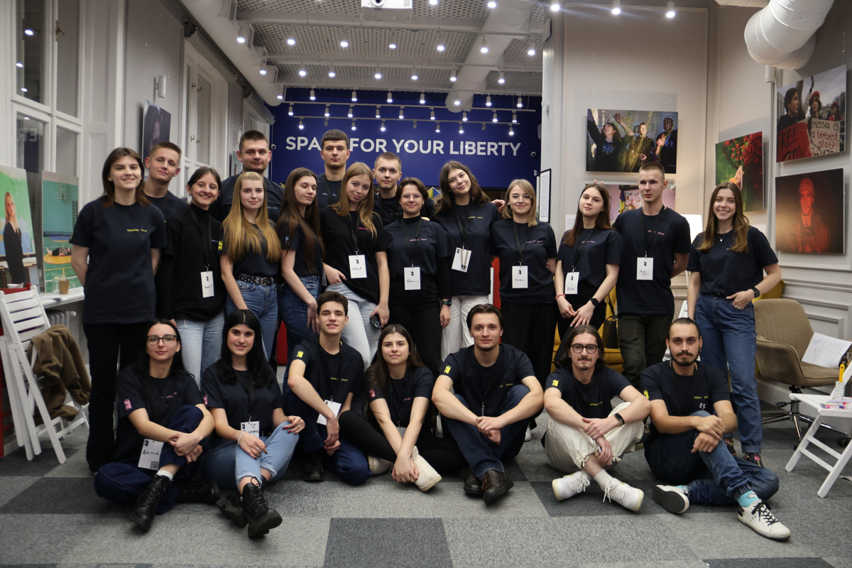 Рената Думнич із колегами