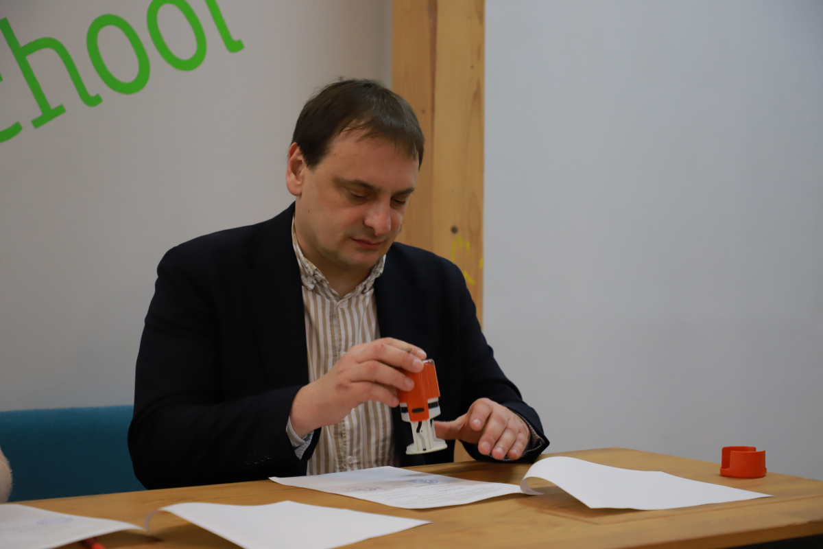 Фото з відкриття школи