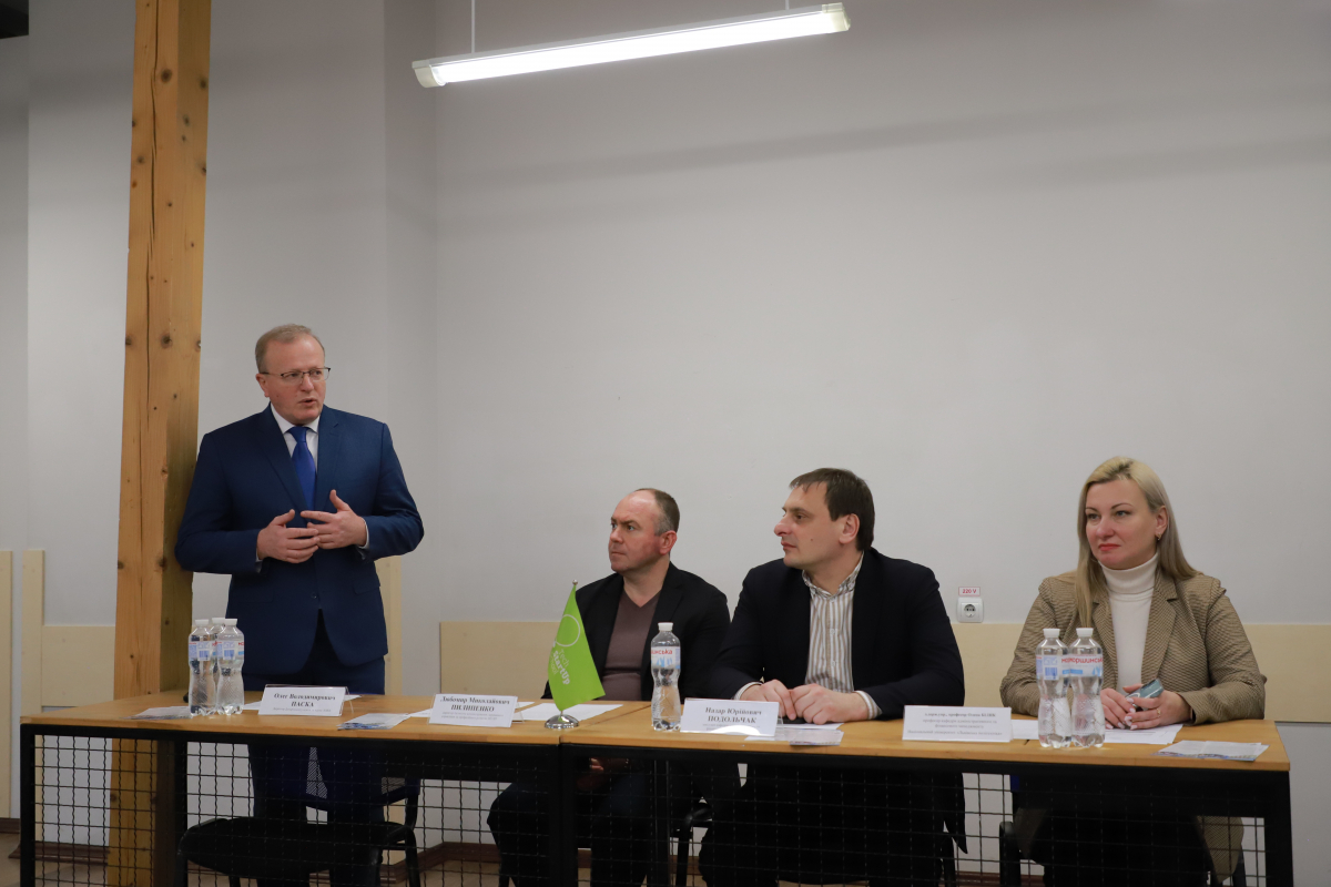 Фото з відкриття школи