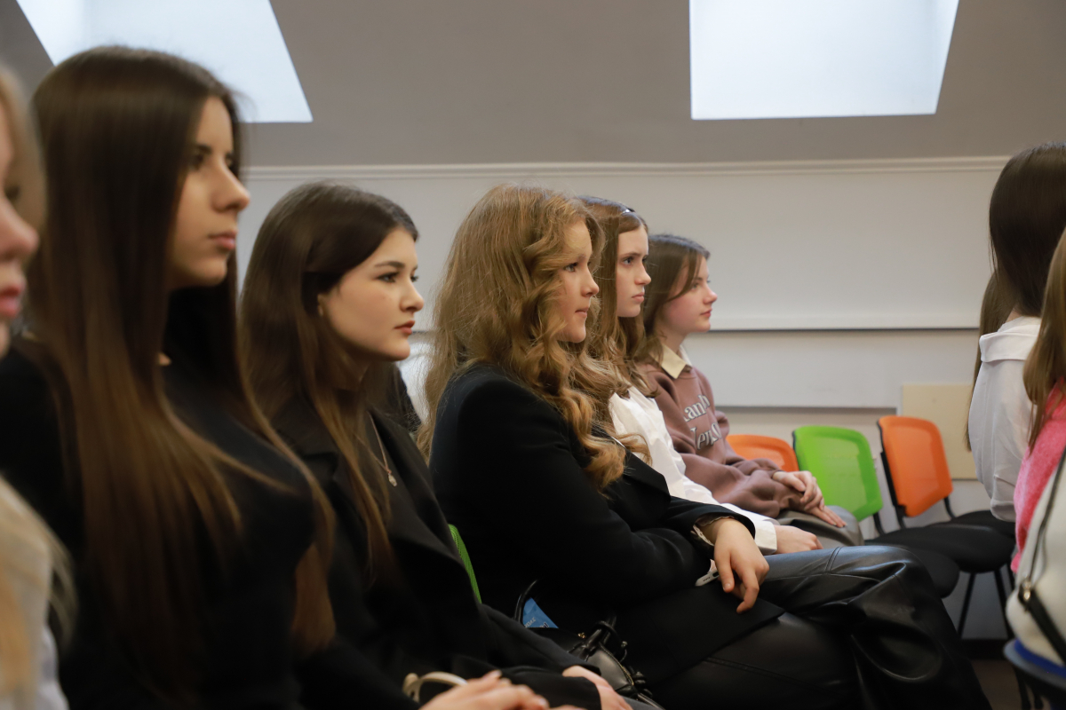 Фото з відкриття школи