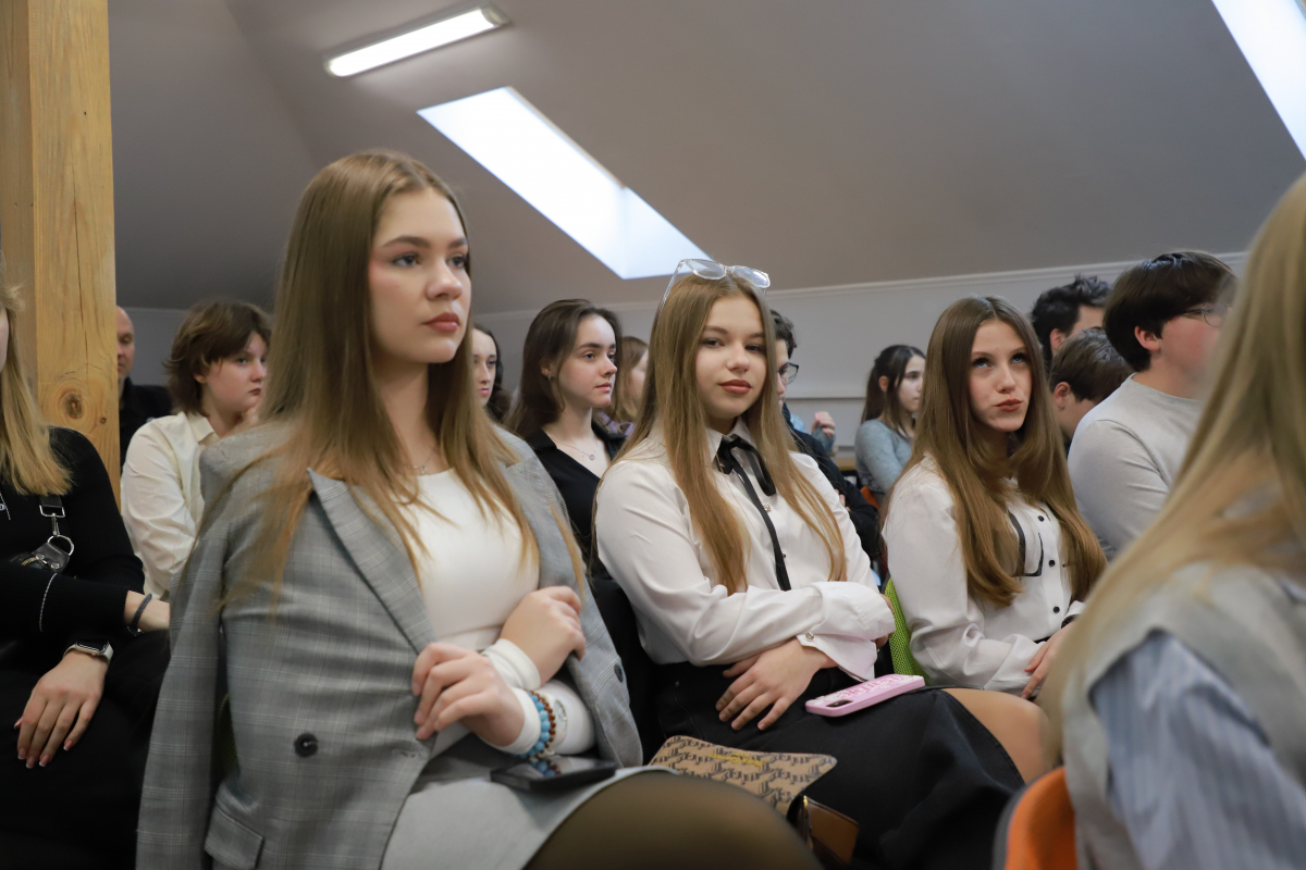 Фото з відкриття школи