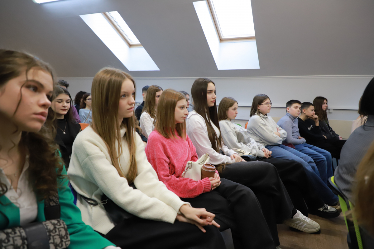 Фото з відкриття школи