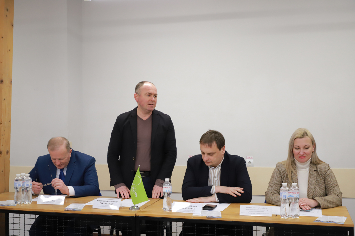 Фото з відкриття школи