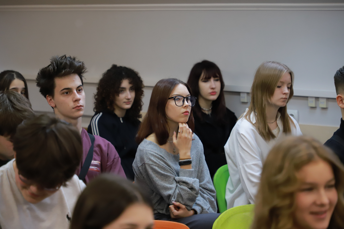 Фото з відкриття школи