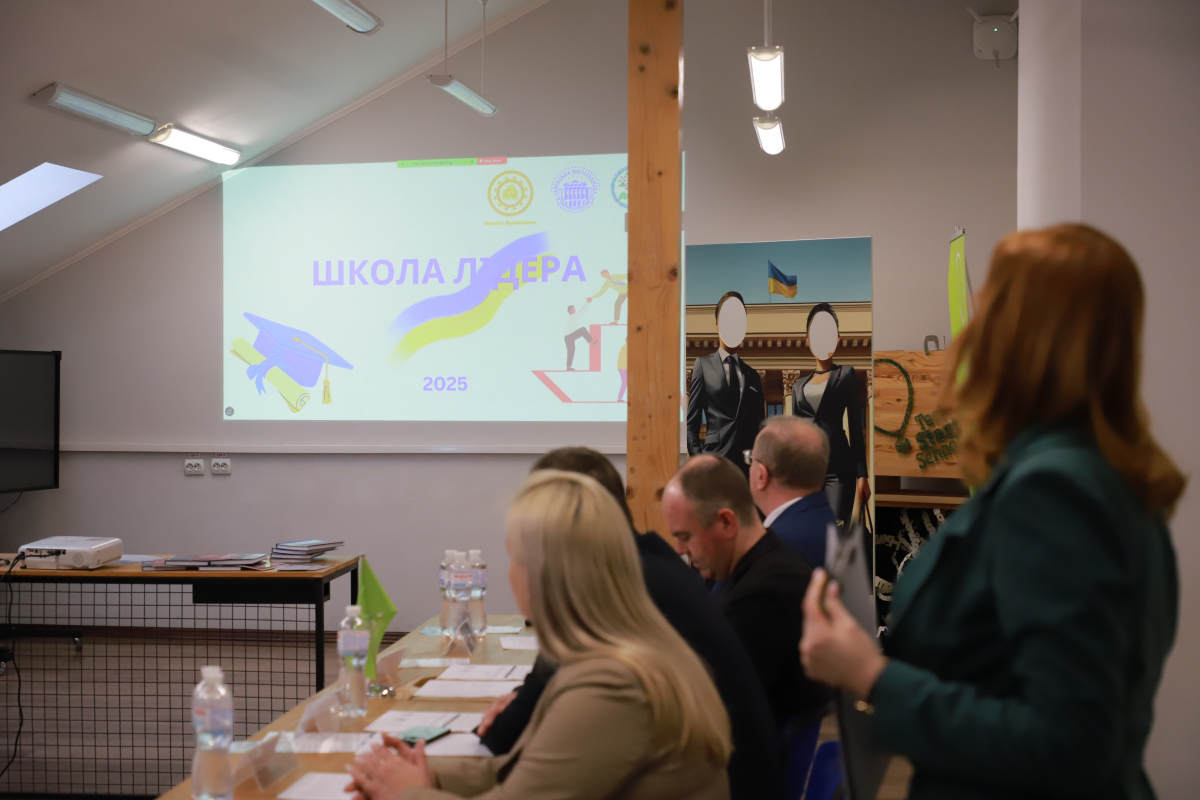 Фото з відкриття школи