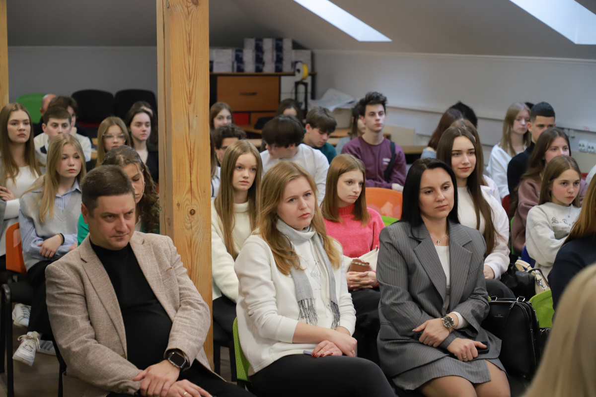 Фото з відкриття школи