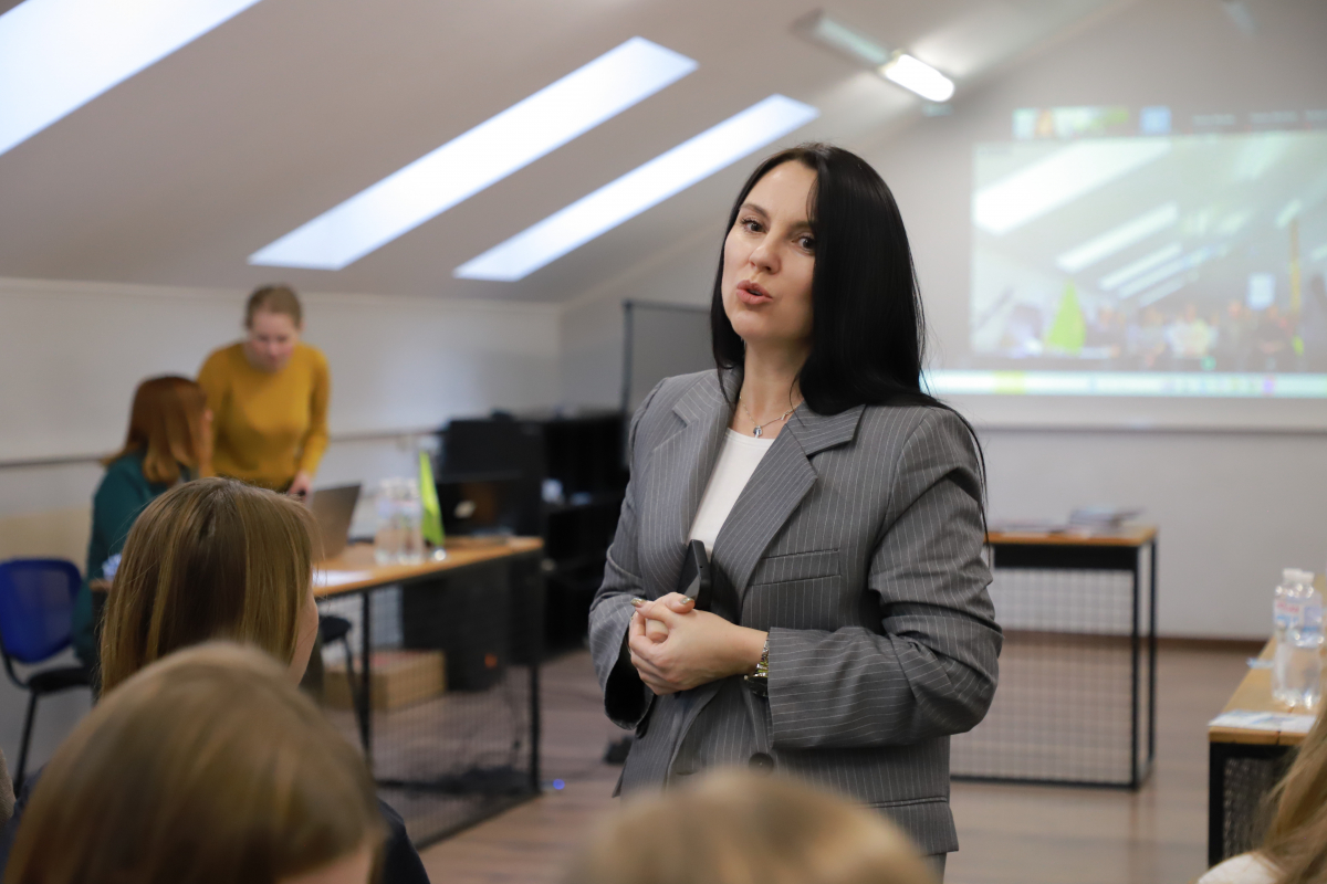 Фото з відкриття школи