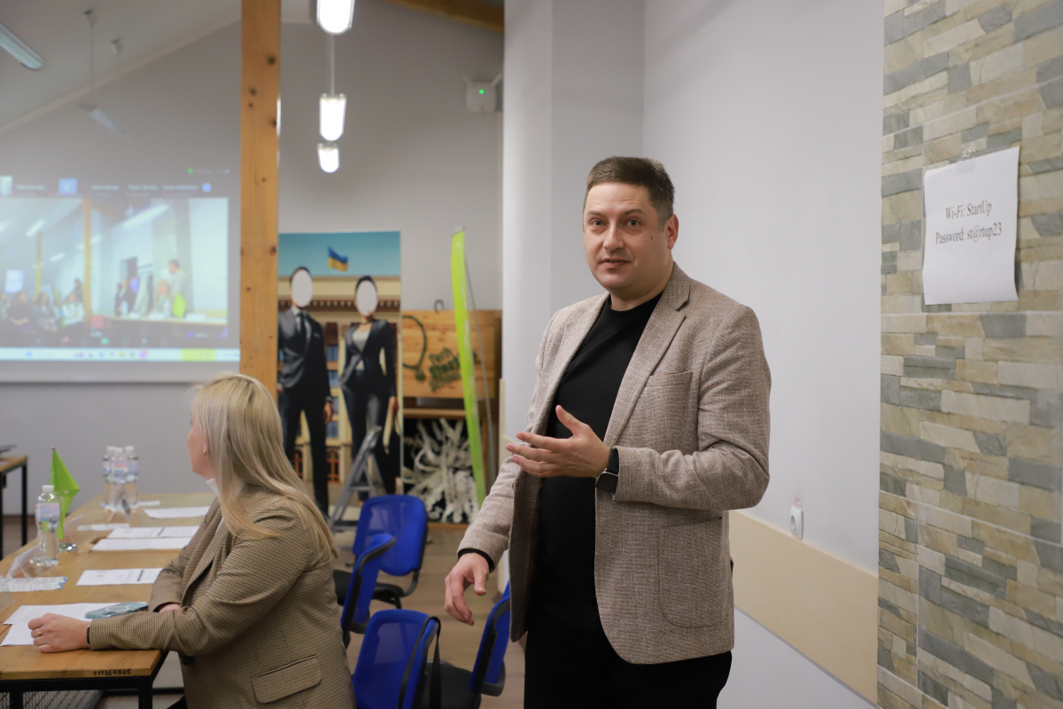 Фото з відкриття школи