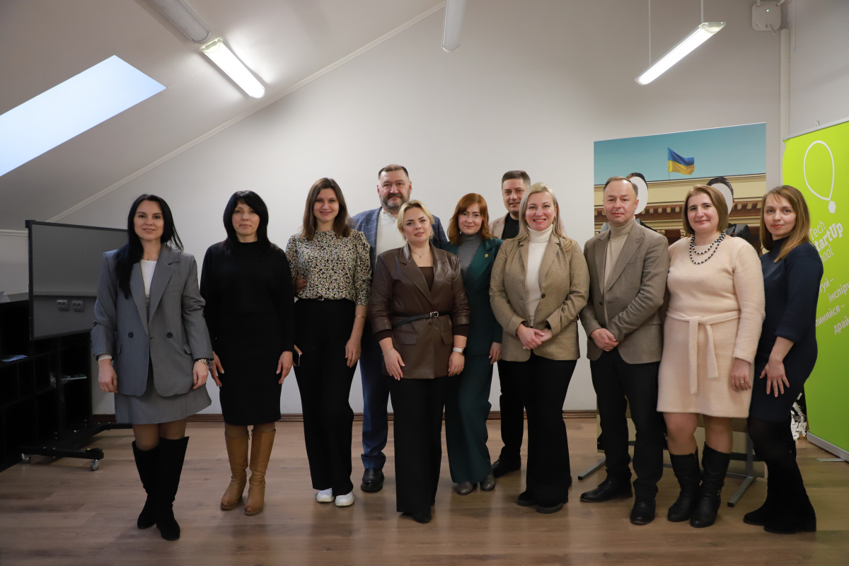 Фото з відкриття школи