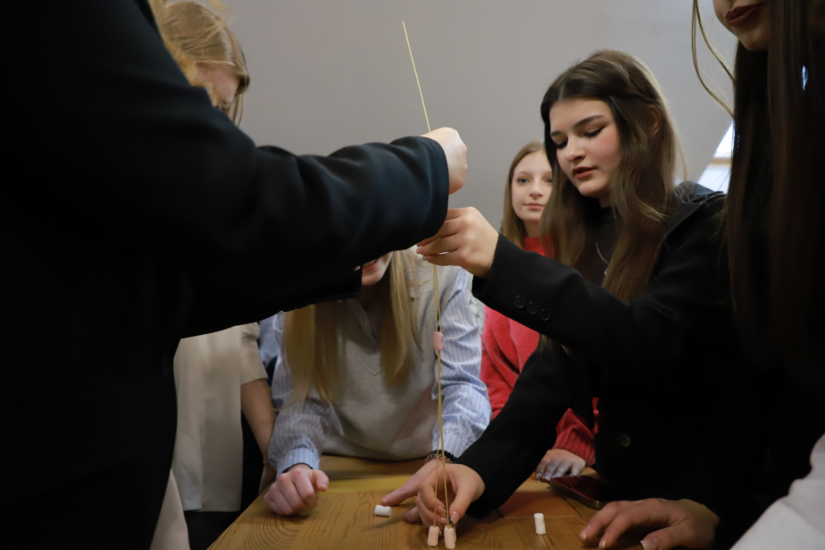 Фото з відкриття школи