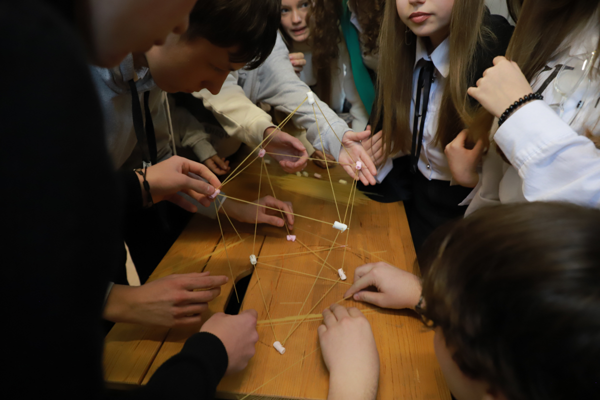 Фото з відкриття школи