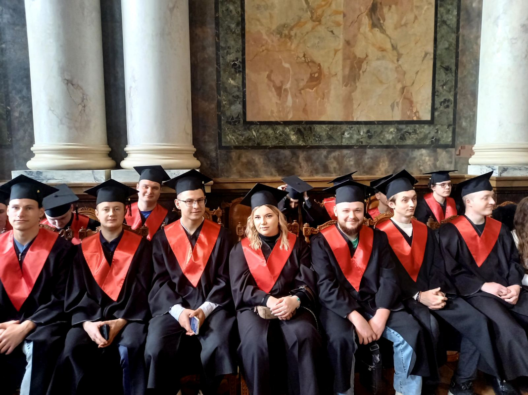 Фото із вручення дипломів