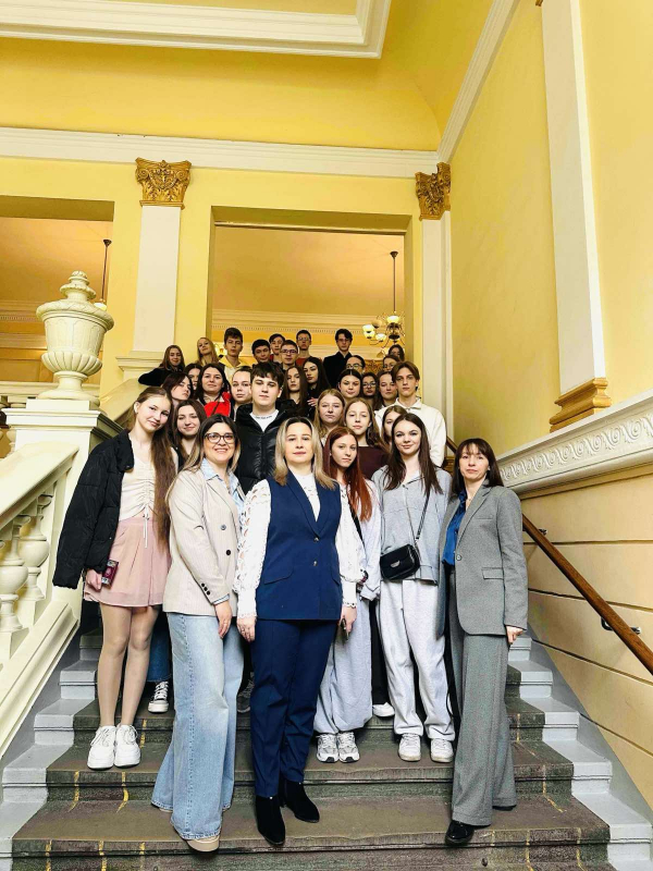 Фото із заходу