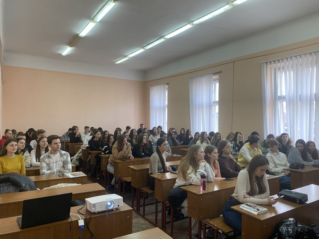 Фото із заходу