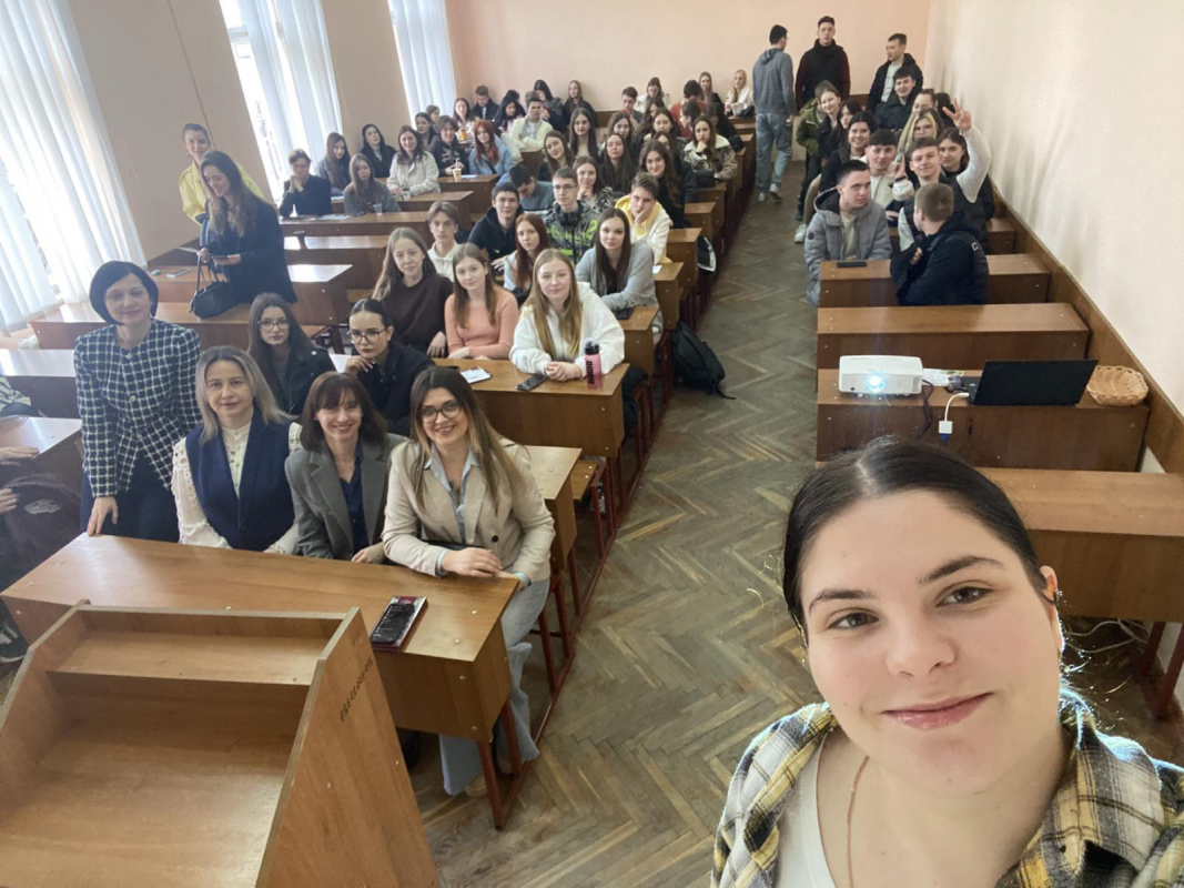 Фото із заходу