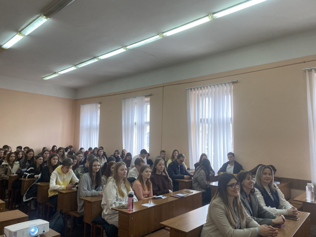 Фото із заходу