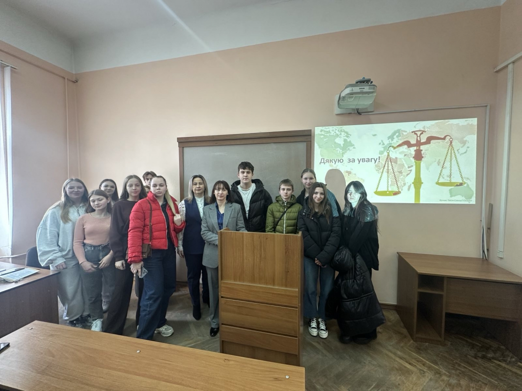 Фото із заходу