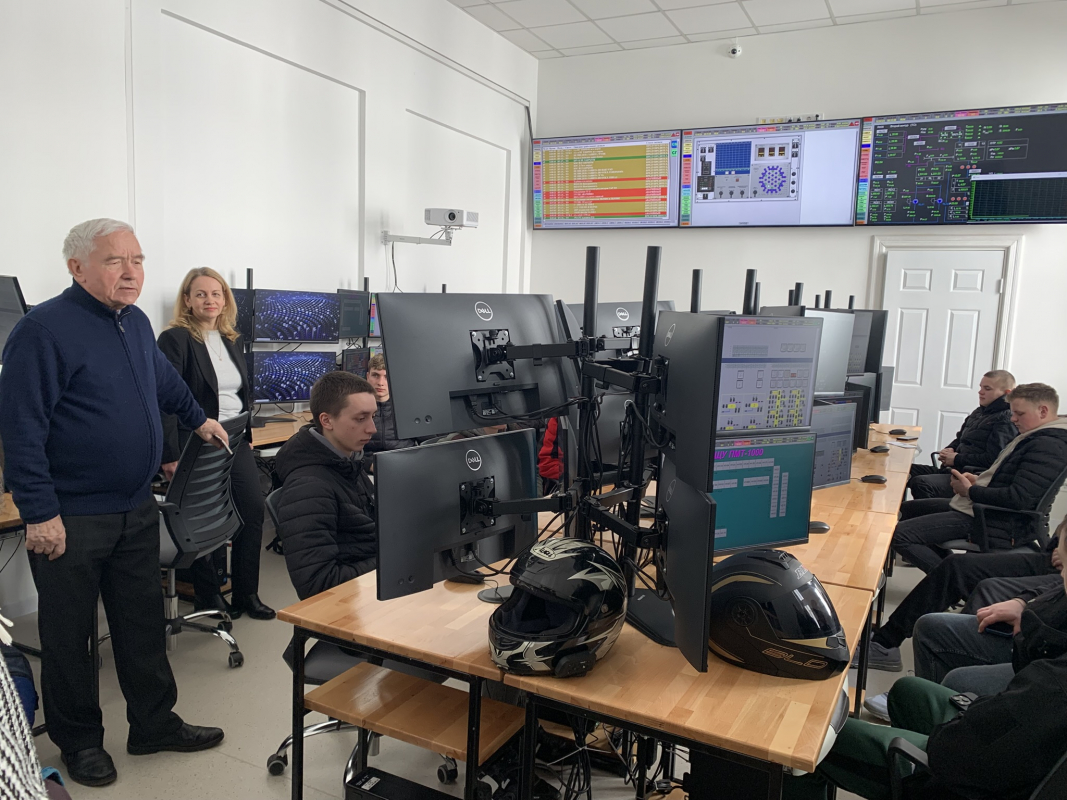 Фото із зустрічі в ІЕСК