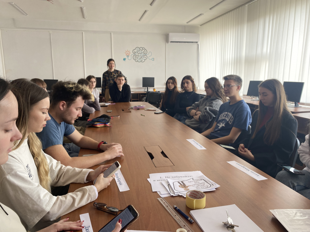 Фото із заходу