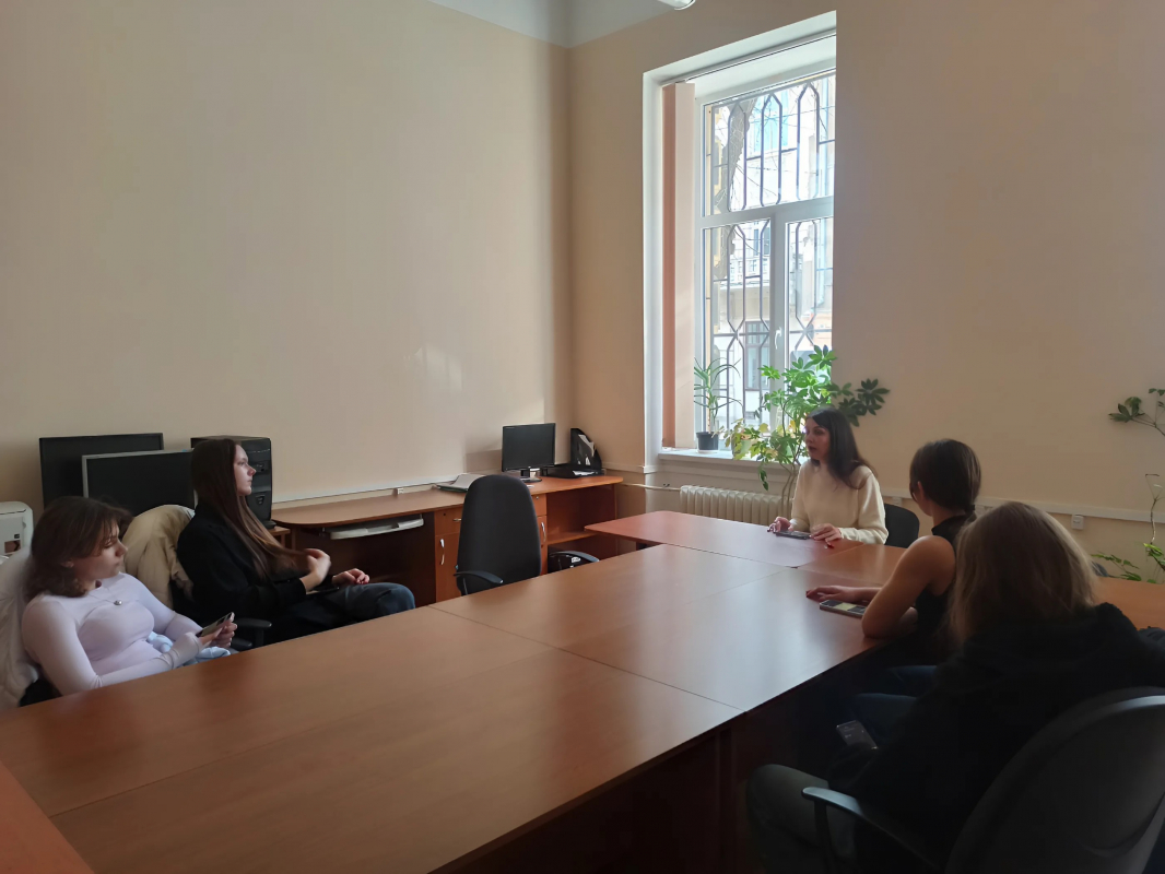 Фото із заходу