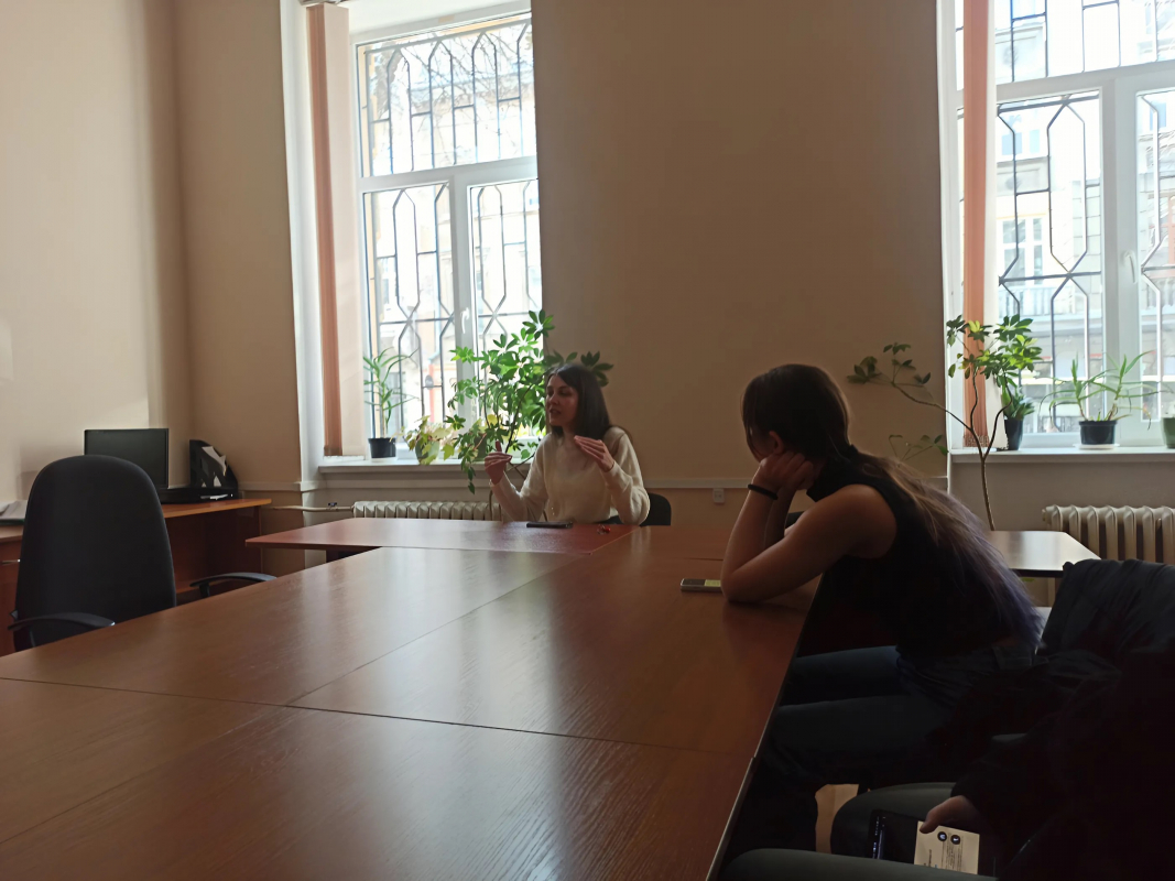 Фото із заходу