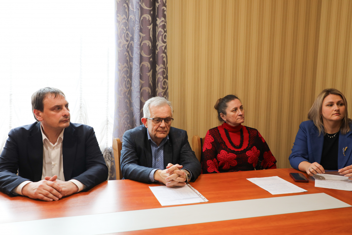 Фото з оголошення результатів виборів