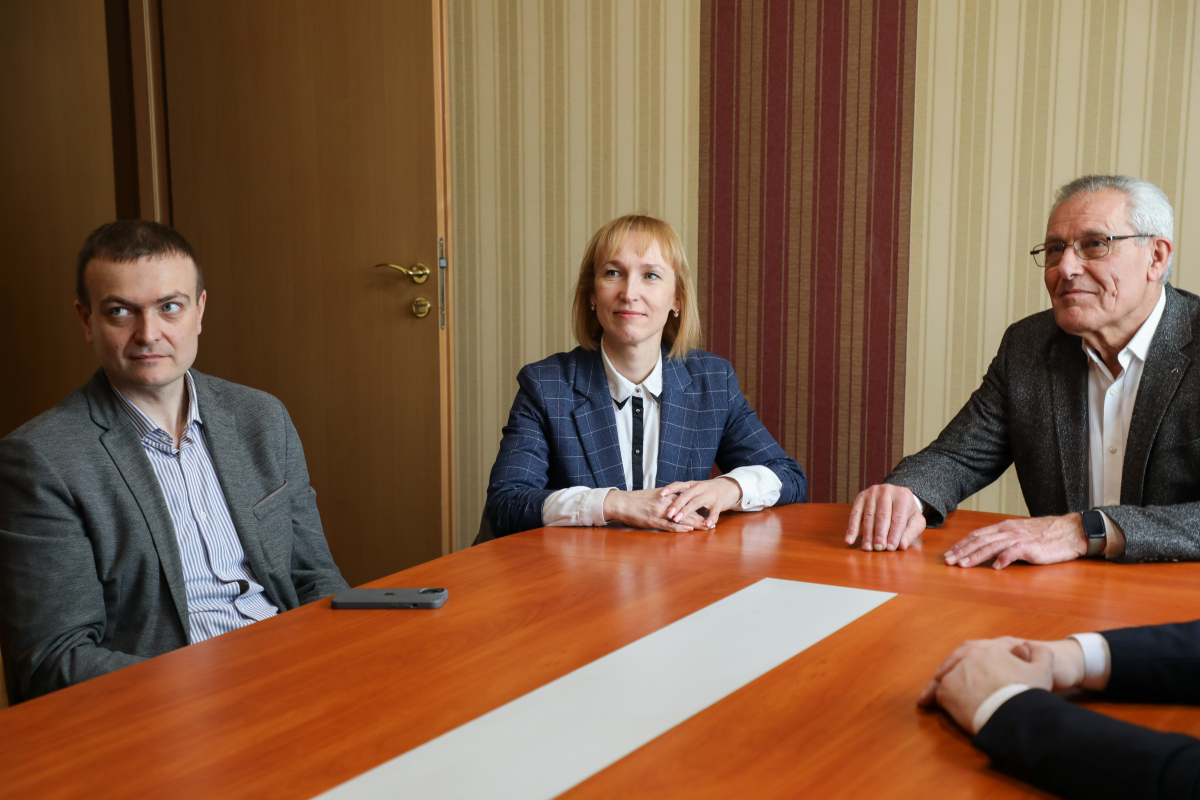 Фото з оголошення результатів виборів