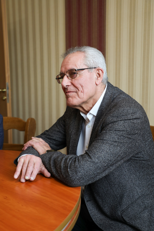 Фото з оголошення результатів виборів