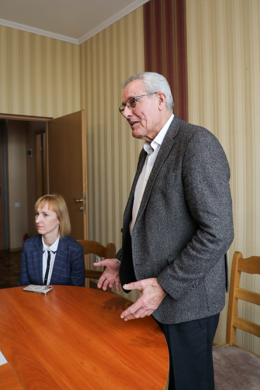 Фото з оголошення результатів виборів