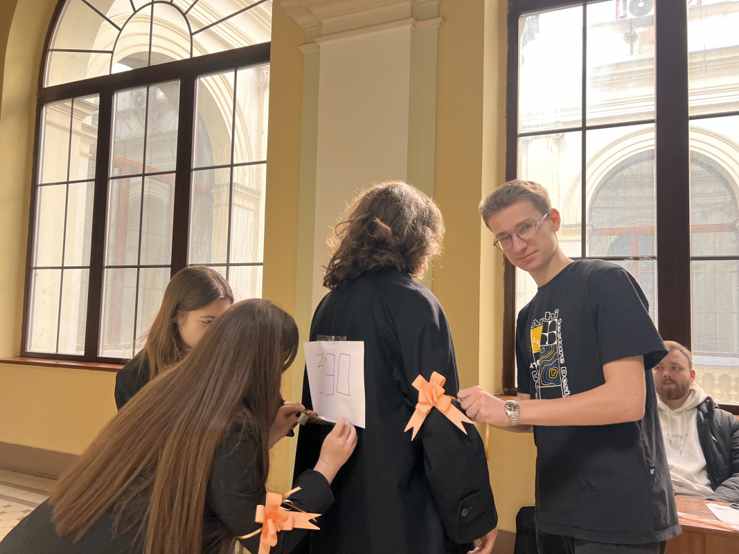 Фото із заходу