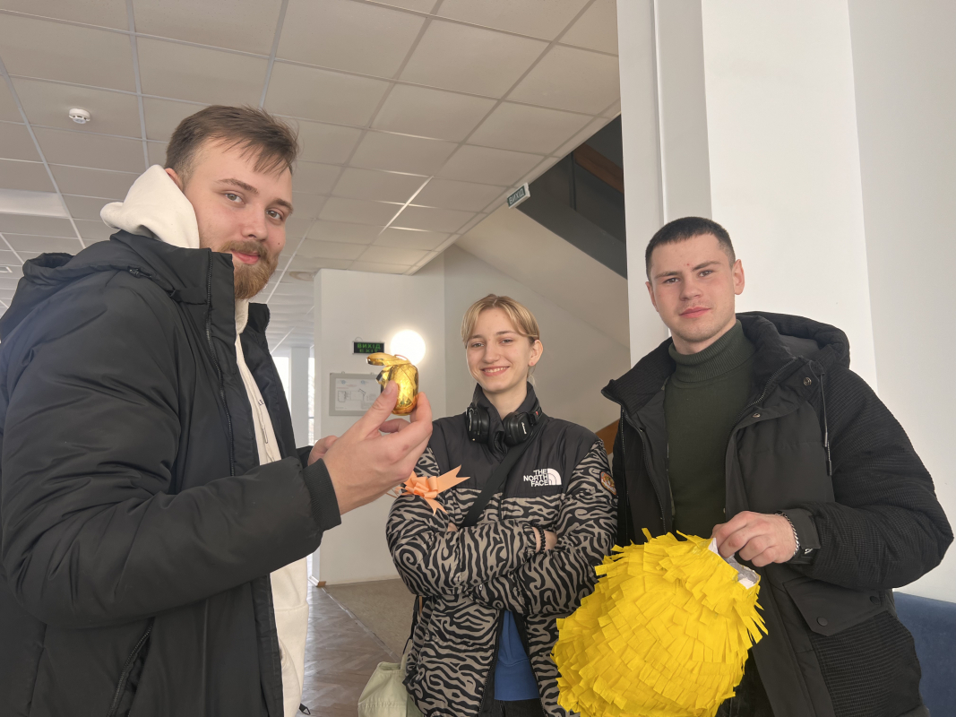 Фото із заходу