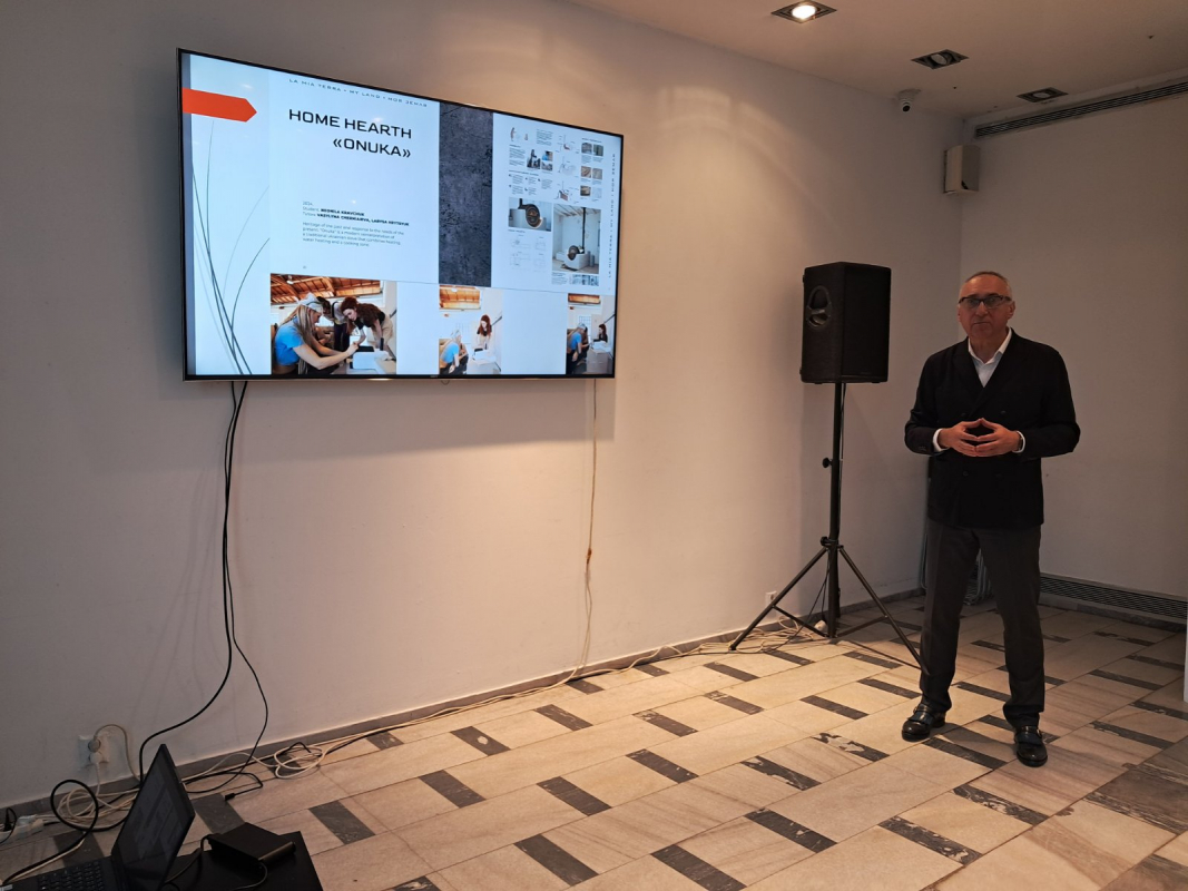 Фото з виставки