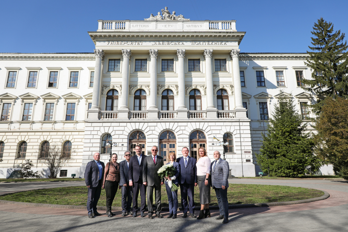 Фото з оголошення результатів виборів ректора Львівської політехніки