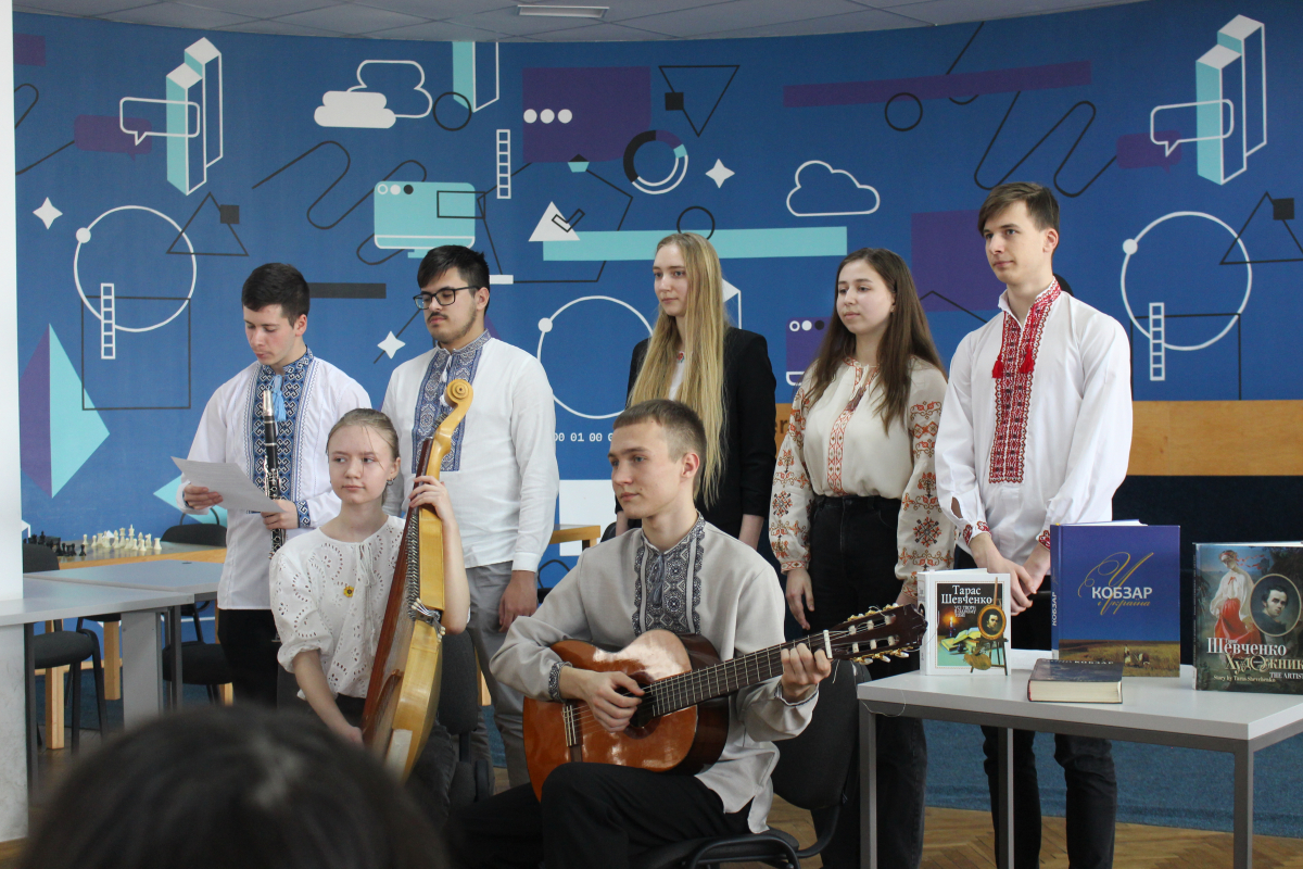 Фото із заходу в бібліотеці