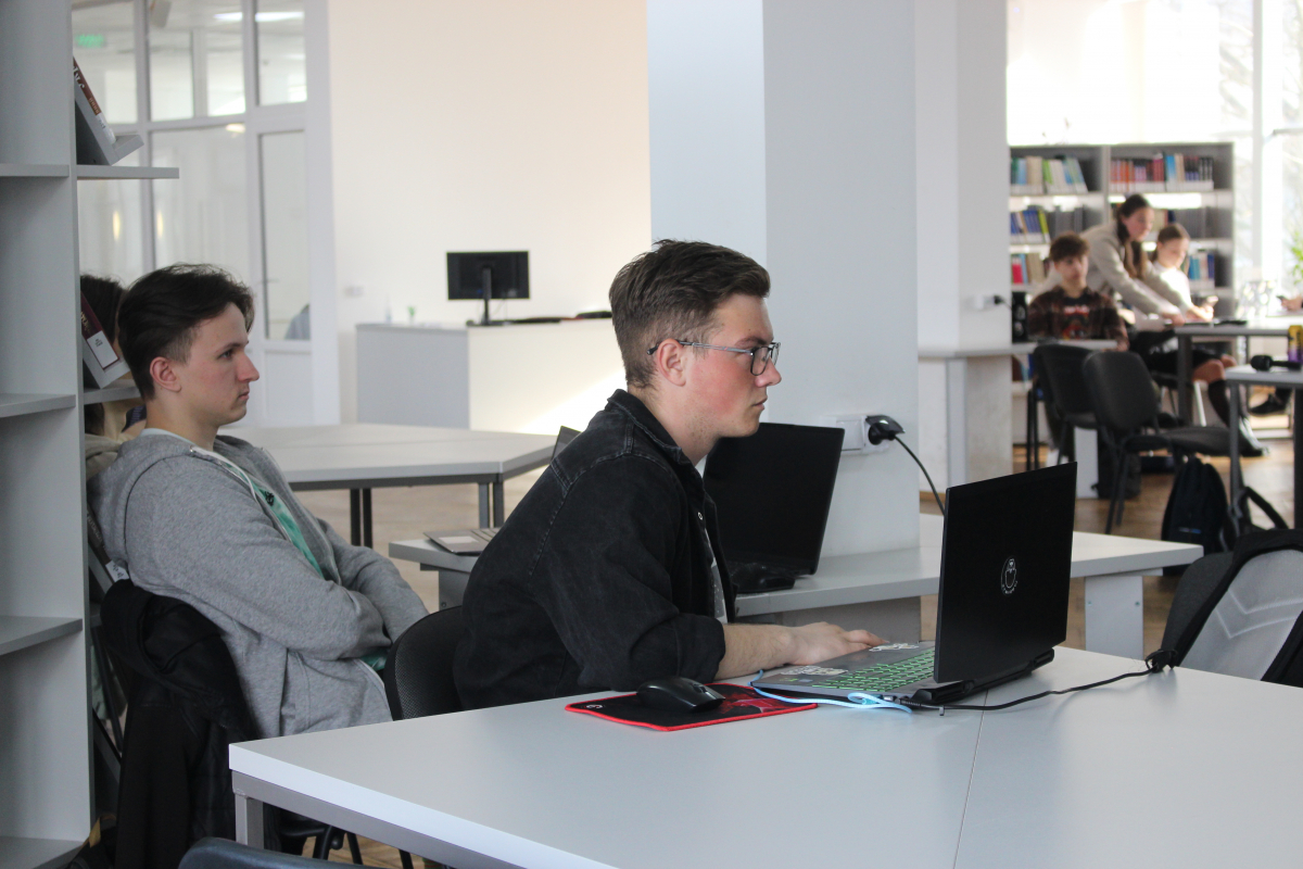 Фото із заходу в бібліотеці