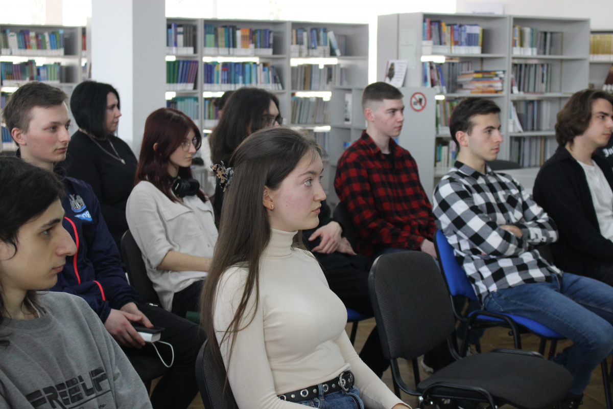 Фото із заходу в бібліотеці