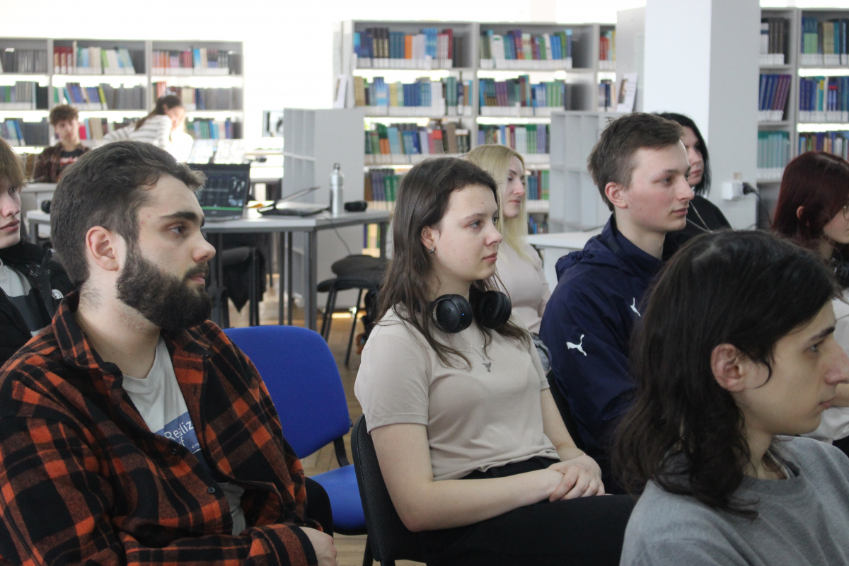 Фото із заходу в бібліотеці