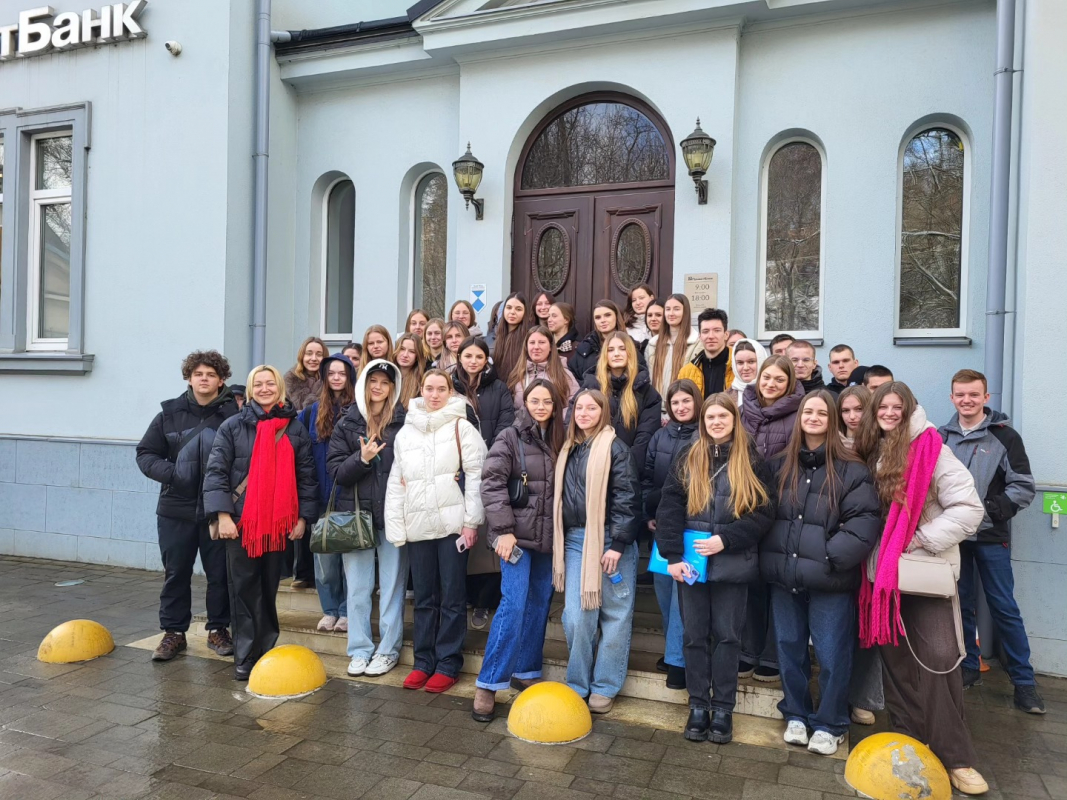 Фото з відвідин банку