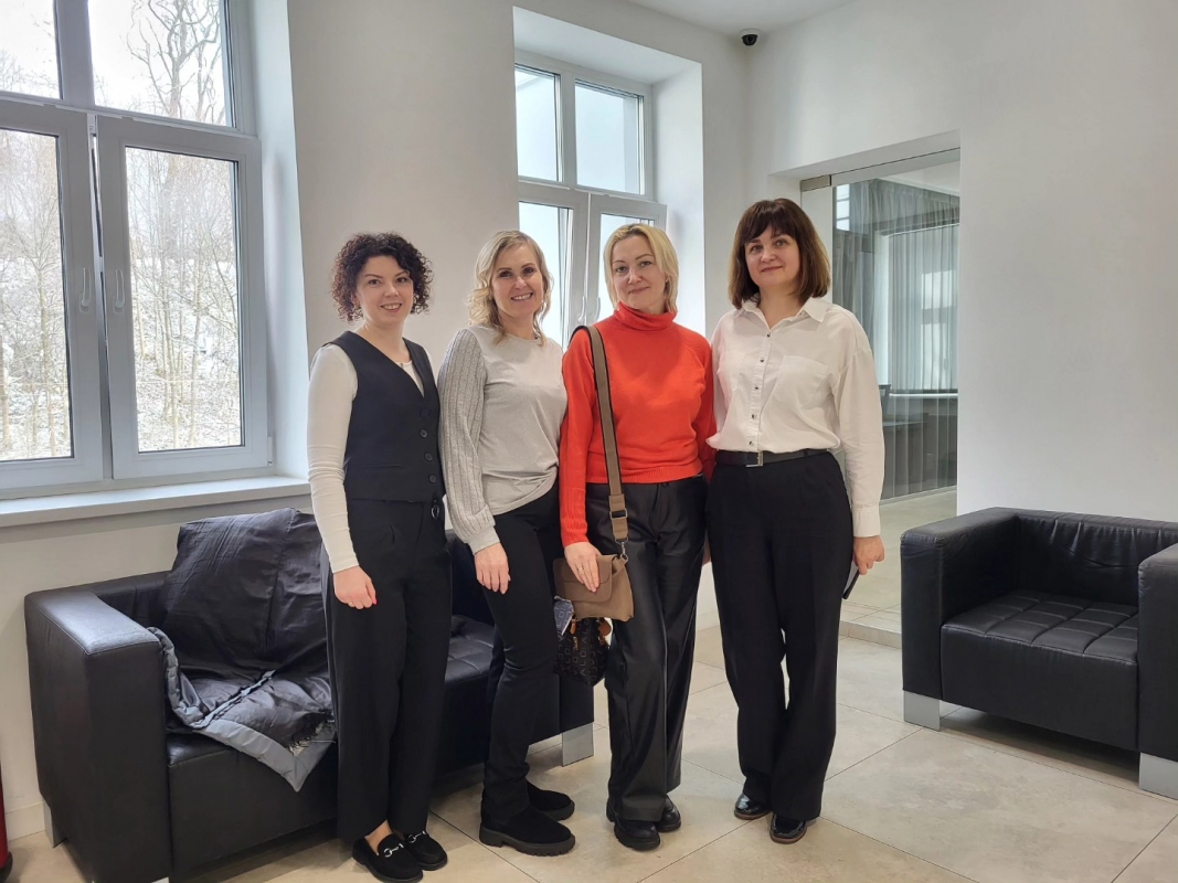 Фото з відвідин банку