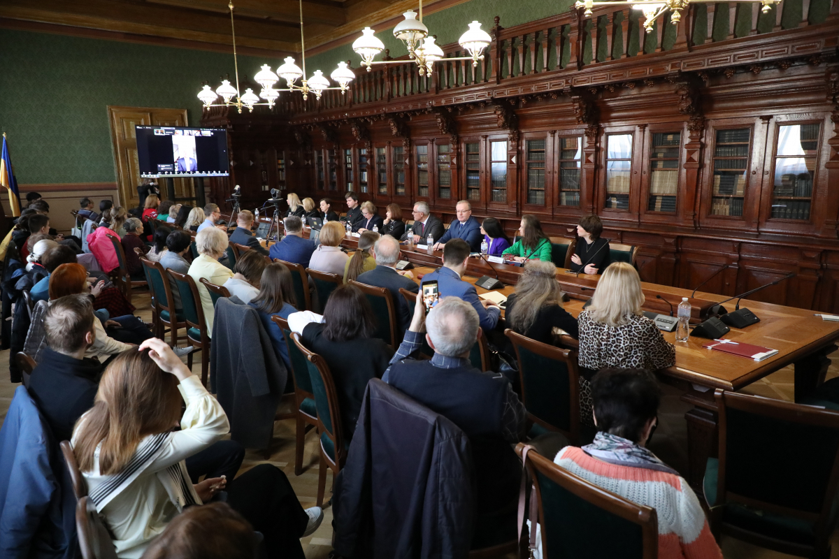 Фото із симпозіуму