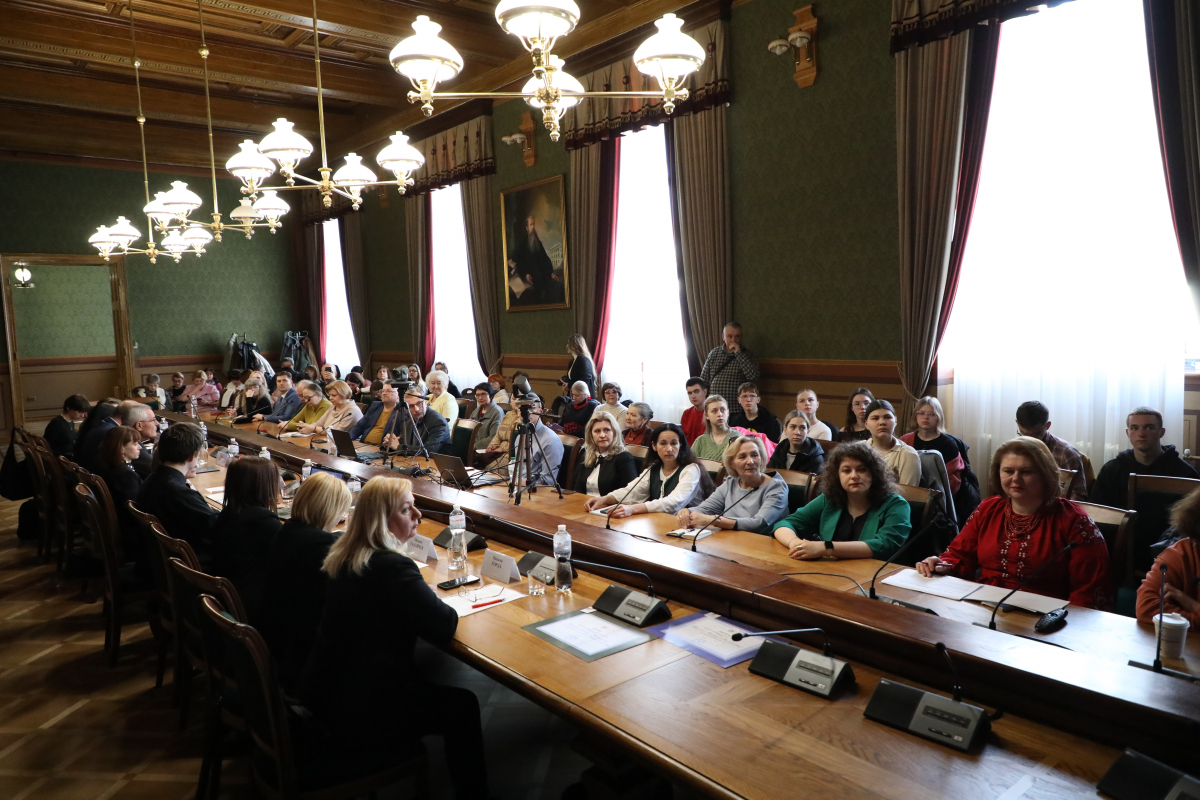 Фото із симпозіуму