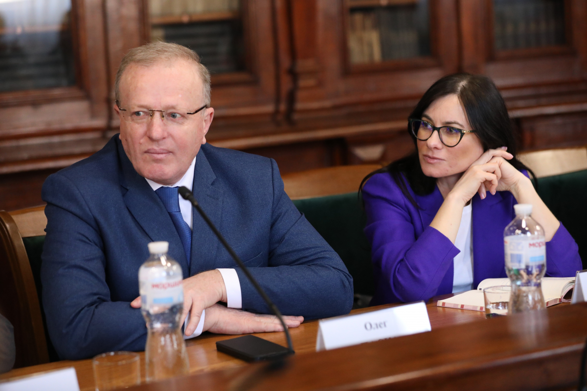 Фото із симпозіуму