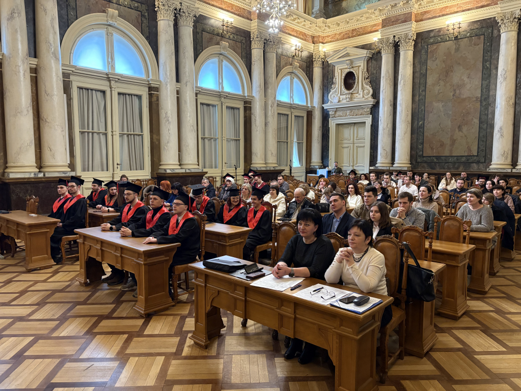 Фото із вручення дипломів